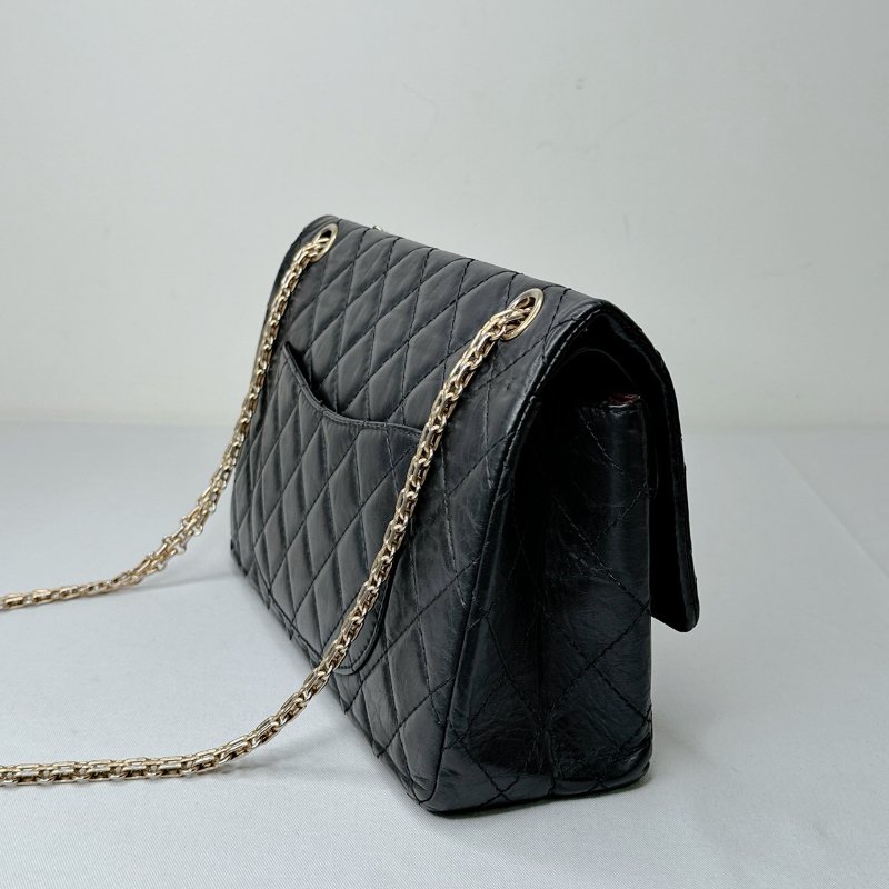 CHANEL 2.55黑金翻蓋鏈帶包-5