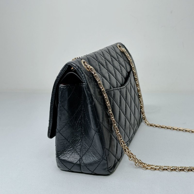 CHANEL 2.55黑金翻蓋鏈帶包-6