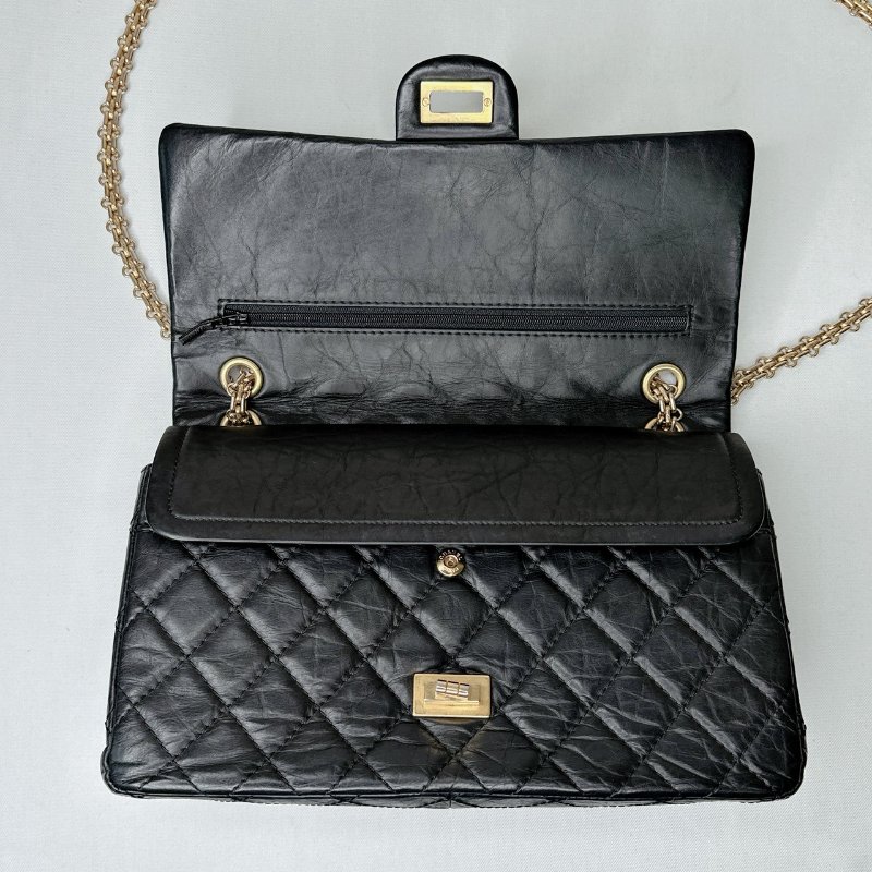 CHANEL 2.55黑金翻蓋鏈帶包-7