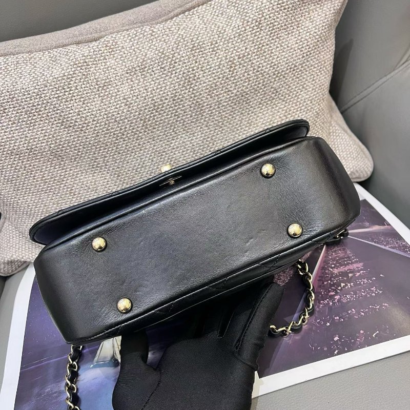 香奈兒/Chanel 黑金格紋羊皮金屬手柄handle bag郵差包-7