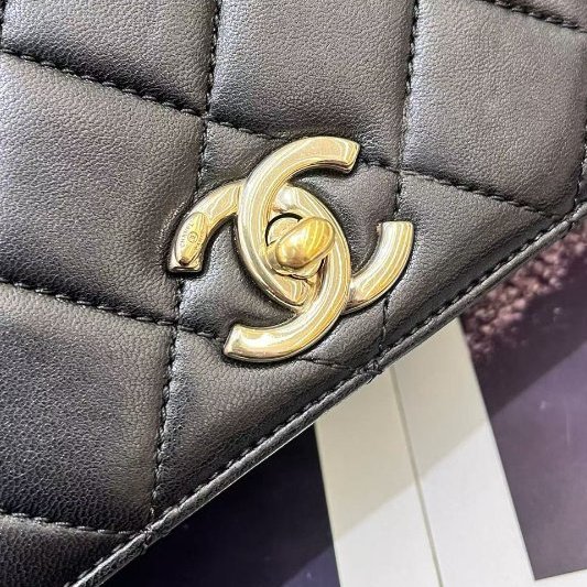 香奈兒/Chanel 黑金格紋羊皮金屬手柄handle bag郵差包-9