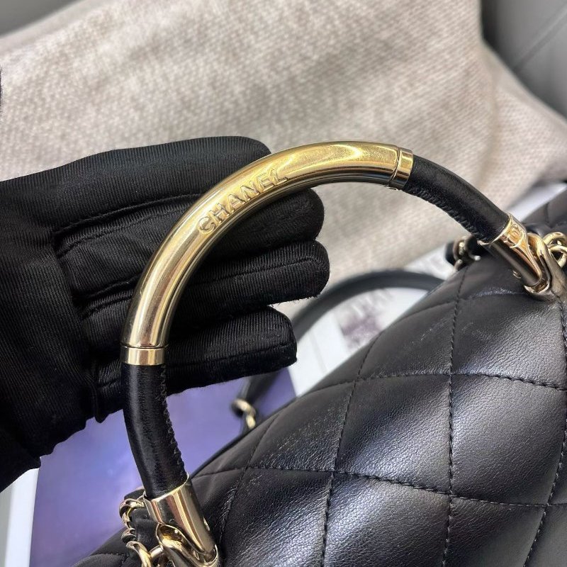 香奈兒/Chanel 黑金格紋羊皮金屬手柄handle bag郵差包-10