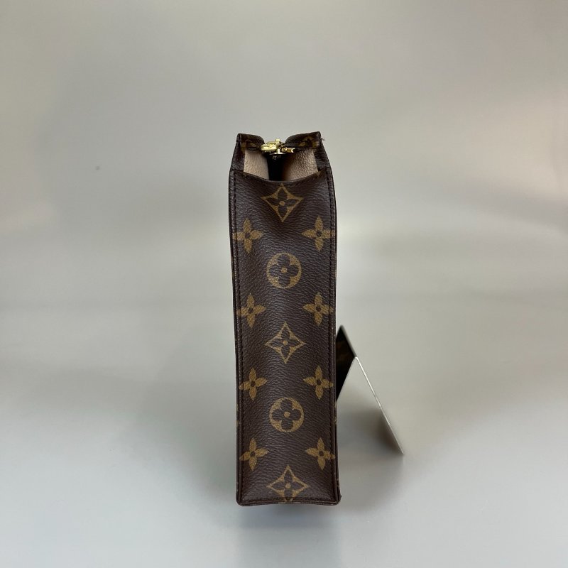 LV M47542 老花盥洗包-2