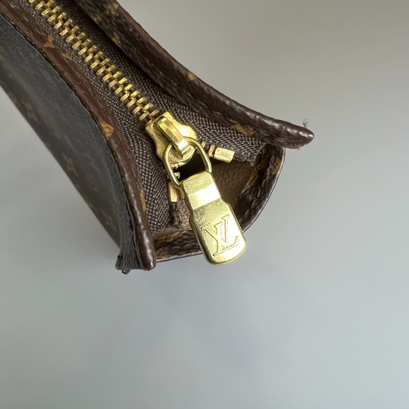 LV M47542 老花盥洗包-6