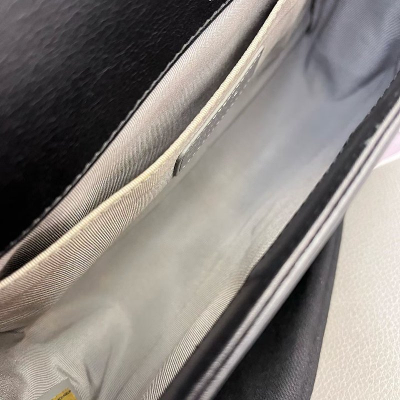 香奈兒/Chanel LEBOY中號黑銀牛皮肩背斜背包-8