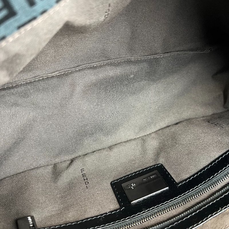 FENDI  VINTAGE款帆布老花法棍包-6