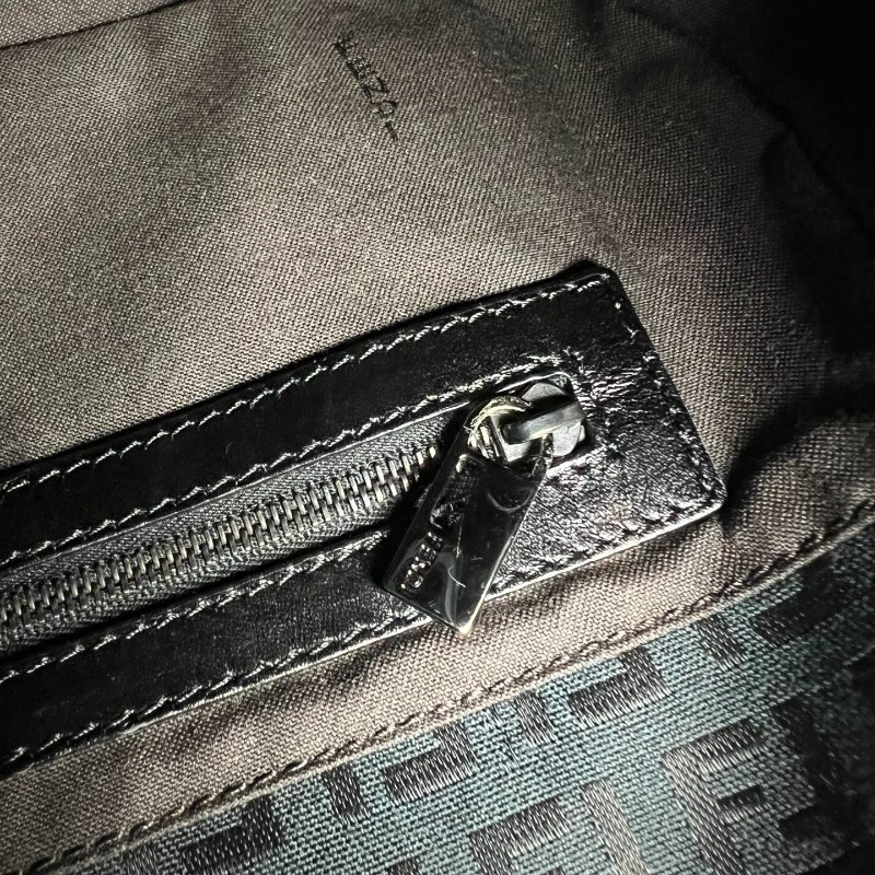 FENDI  VINTAGE款帆布老花法棍包-8