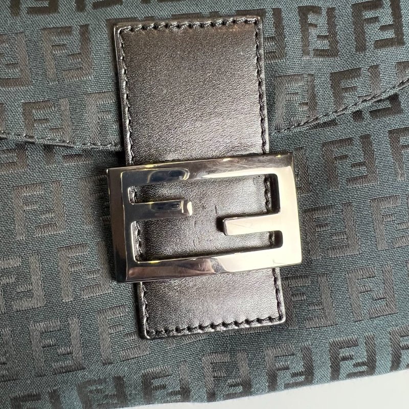 FENDI  VINTAGE款帆布老花法棍包-9