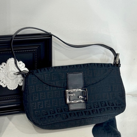 FENDI  VINTAGE款帆布老花法棍包