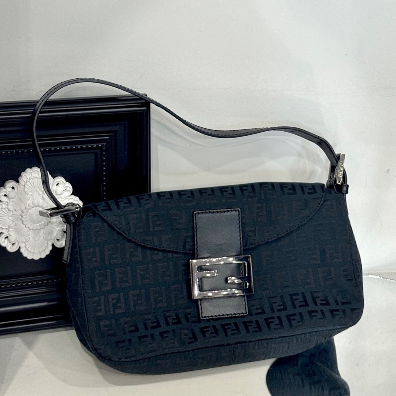 FENDI  VINTAGE款帆布老花法棍包-0