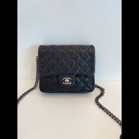 Chanel mini square 
黑銀荔枝牛皮