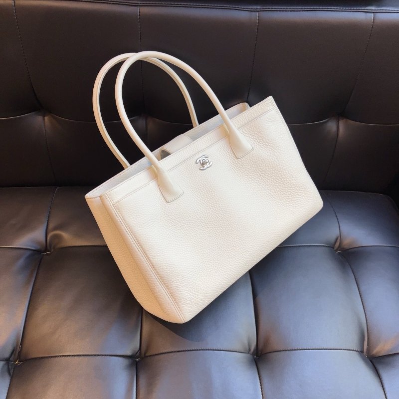 香奈兒/Chanel Cerf Tote 粗顆粒牛皮白色銀扣 花園手提 托特包-2