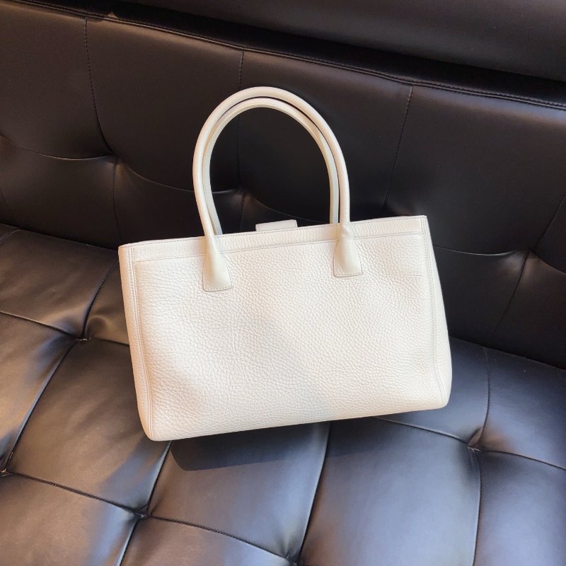 香奈兒/Chanel Cerf Tote 粗顆粒牛皮白色銀扣 花園手提 托特包-7