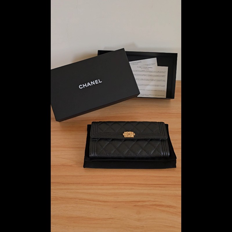 CHANEL Boy 黑金菱格紋小牛皮長夾-0
