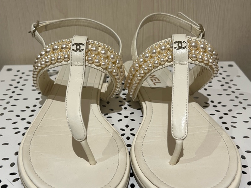 Chanel 滿排珍珠夾腳涼鞋-1