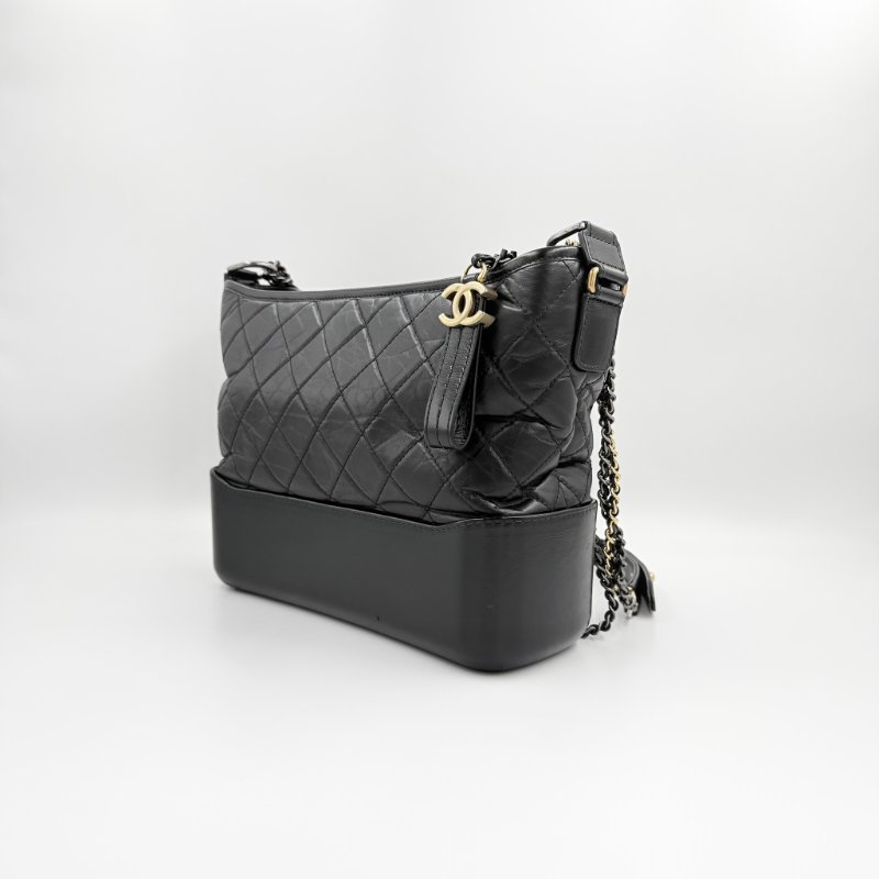 CHANEL - 黑色金釦菱格揉製牛皮流浪包╻大號-4