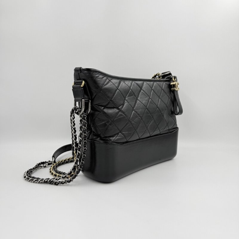 CHANEL - 黑色金釦菱格揉製牛皮流浪包╻大號-5