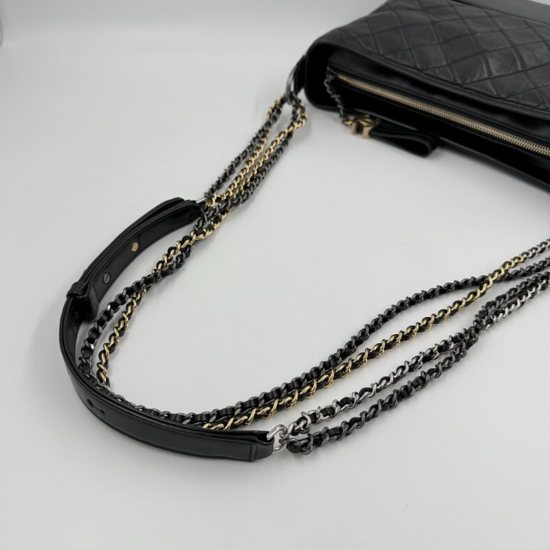 CHANEL - 黑色金釦菱格揉製牛皮流浪包╻大號-20