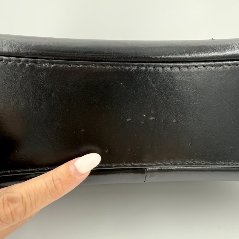 CHANEL - 黑色金釦菱格揉製牛皮流浪包╻大號-22
