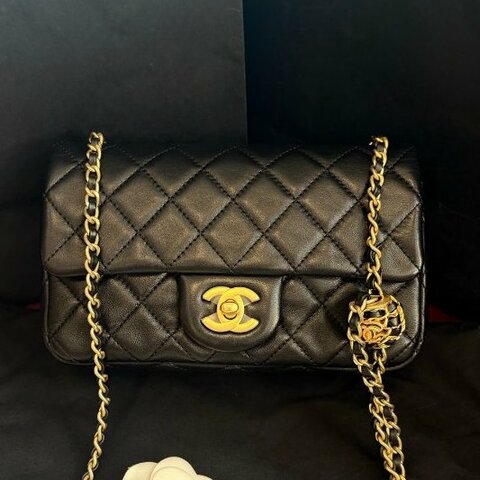 閒置新 香奈兒/Chanel 黑金羊皮 核桃球調節扣大mini CF芯片款