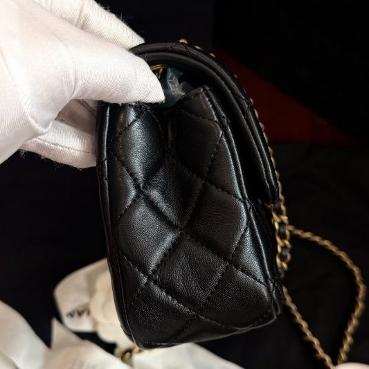 閒置新 香奈兒/Chanel 黑金羊皮 核桃球調節扣大mini CF芯片款-2