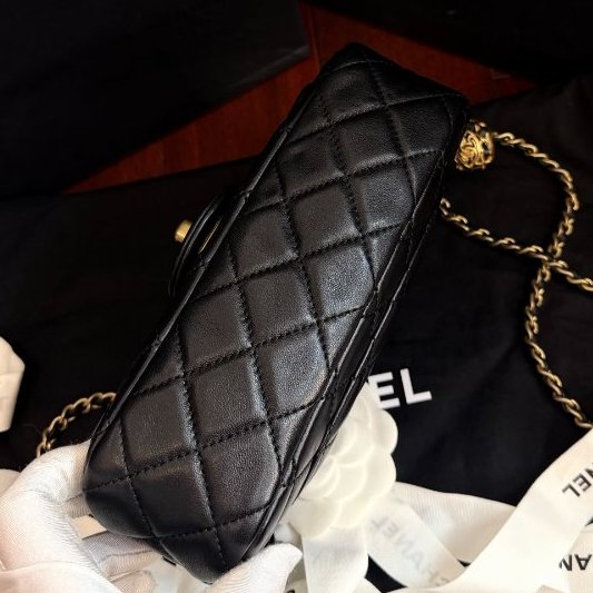 閒置新 香奈兒/Chanel 黑金羊皮 核桃球調節扣大mini CF芯片款-4