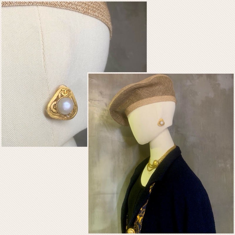Chanel Vintage Gold/ White Costume Pearl Metal Ear Clips 香奈兒琉璃珍珠耳夾-5