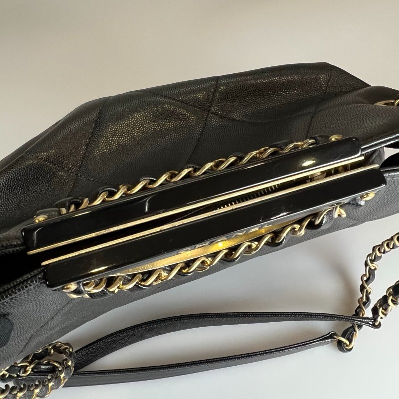 CHANEL 季節款金提把兩用包荔枝黑 保卡款29開-11