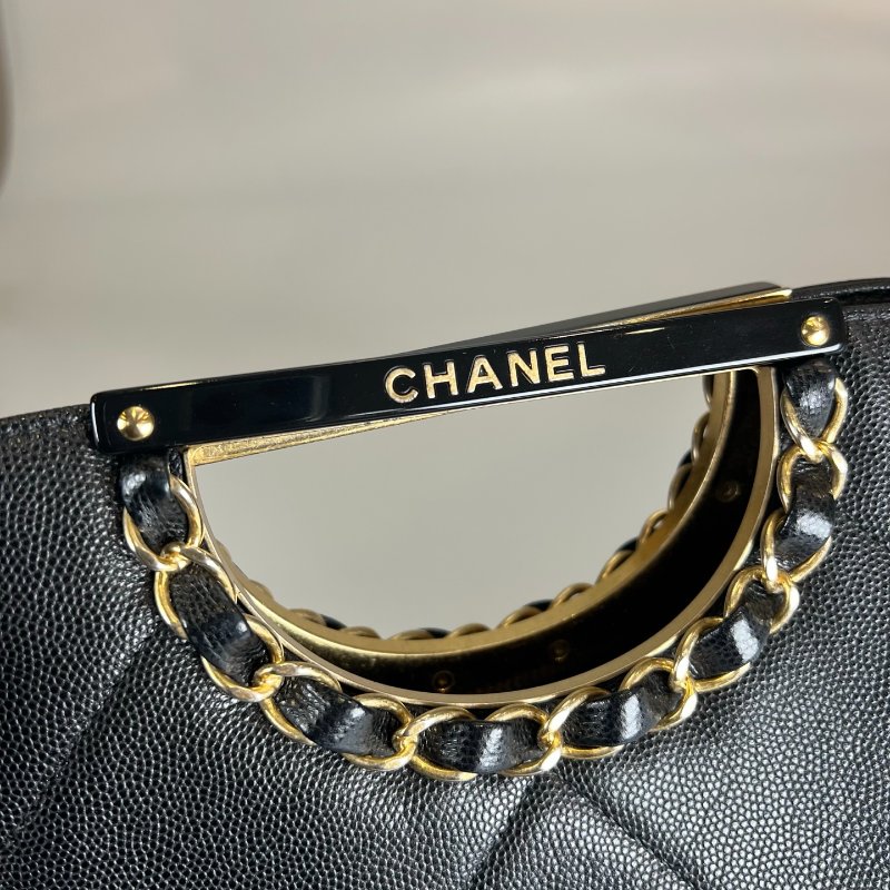 CHANEL 季節款金提把兩用包荔枝黑 保卡款29開-13
