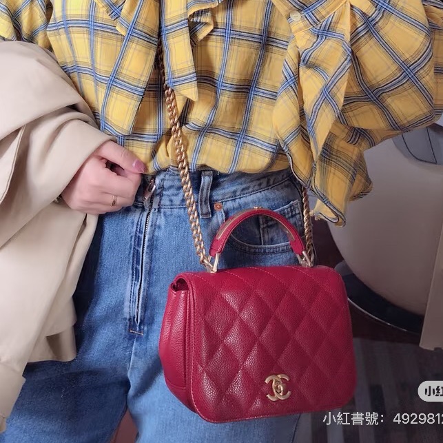 優雅韻味十足😍99新🆕Chanel香奈兒酒紅色荔枝牛皮金扣郵差包手提包單肩斜挎包-1