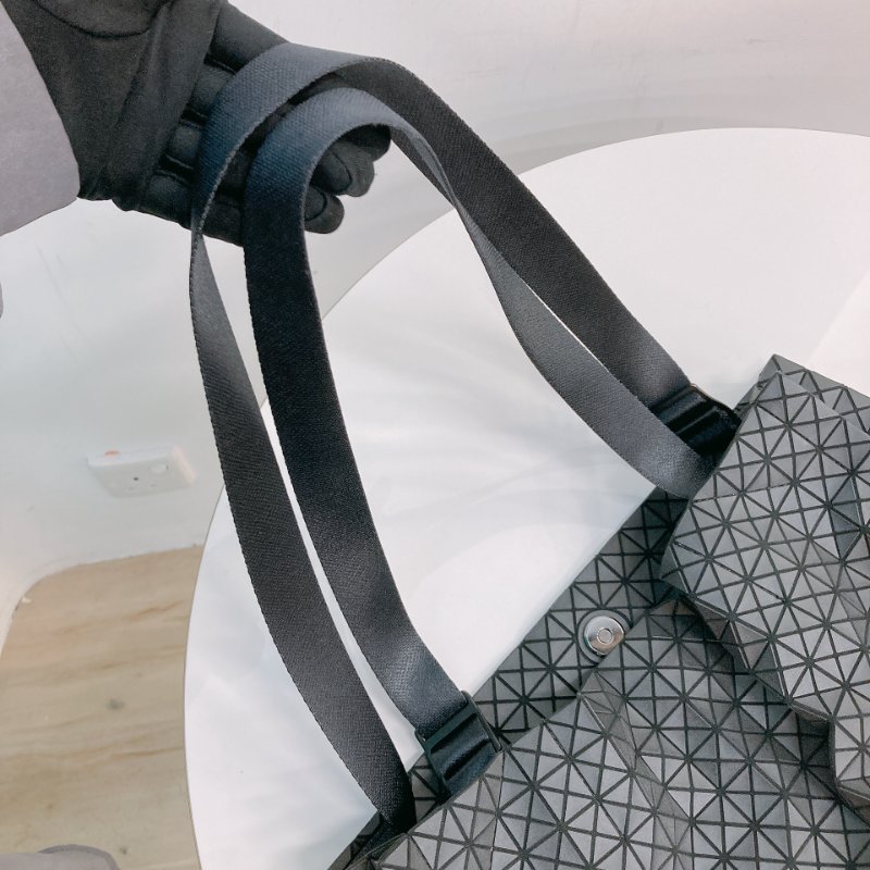 MS0713 Issey Miyake 三宅一生 幾何三角包 直托特 黑色 銀扣 Bao Bao Vertical Shopping Tote 32cm Black x PHW-13