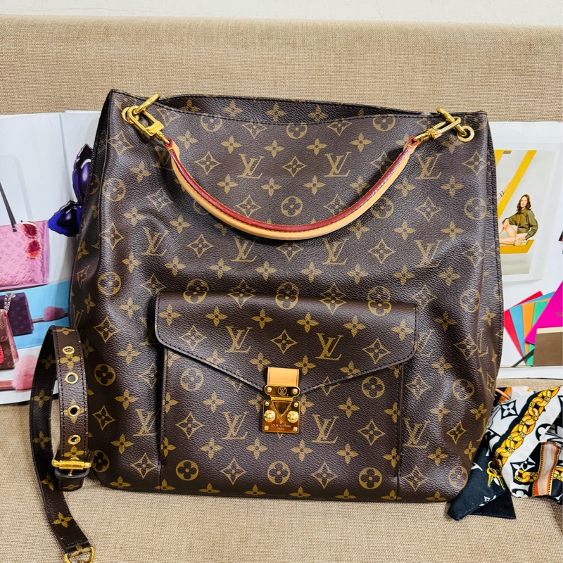 ✨售 二手真品  Louis Vuitton LV M40781 Metis hobo 經典花紋時尚兩用購物包(附背帶)-0