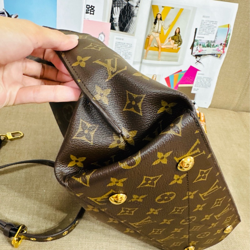 ✨售 二手真品  Louis Vuitton LV M40781 Metis hobo 經典花紋時尚兩用購物包(附背帶)-4