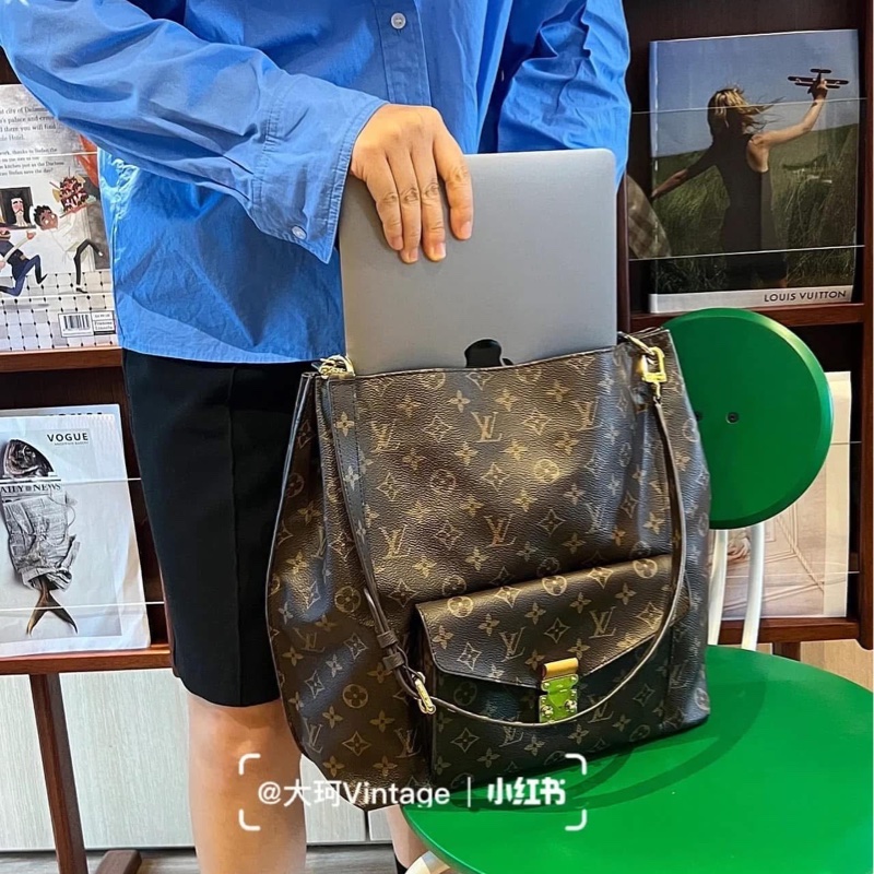 ✨售 二手真品  Louis Vuitton LV M40781 Metis hobo 經典花紋時尚兩用購物包(附背帶)-11