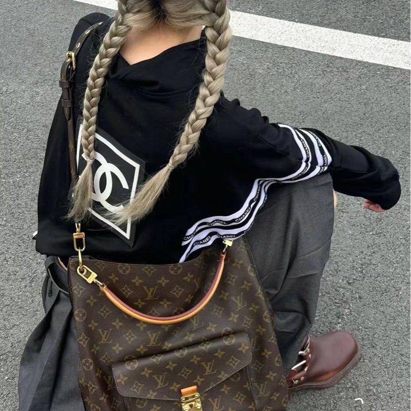 ✨售 二手真品  Louis Vuitton LV M40781 Metis hobo 經典花紋時尚兩用購物包(附背帶)-17