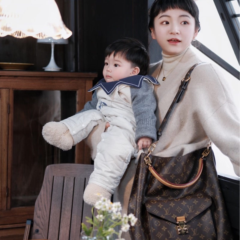 ✨售 二手真品  Louis Vuitton LV M40781 Metis hobo 經典花紋時尚兩用購物包(附背帶)-18