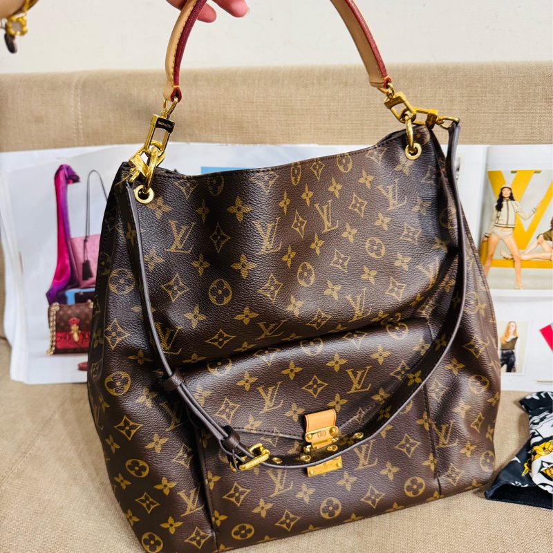 ✨售 二手真品  Louis Vuitton LV M40781 Metis hobo 經典花紋時尚兩用購物包(附背帶)-23