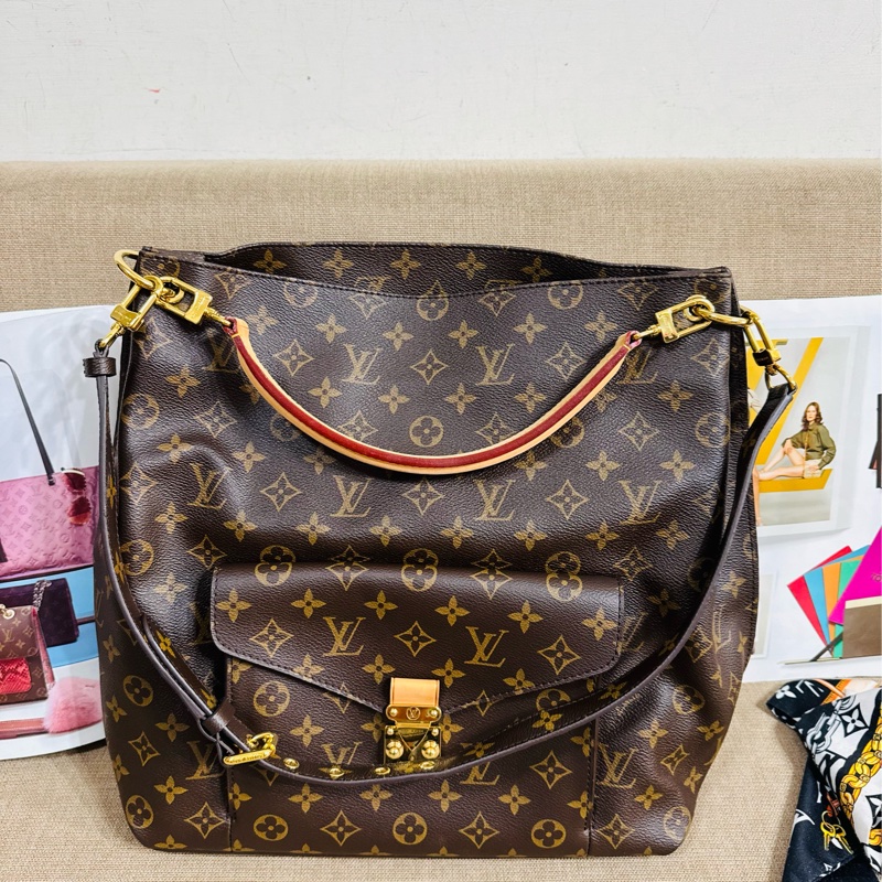 ✨售 二手真品  Louis Vuitton LV M40781 Metis hobo 經典花紋時尚兩用購物包(附背帶)-26