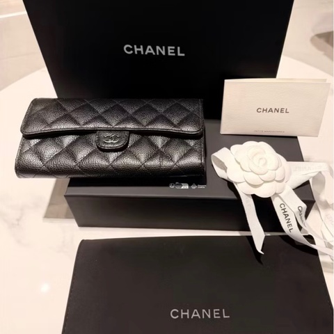 全新-115/4/10購入CHANEL經典銀色雙C LOGO菱格粒紋牛皮暗釦長夾(黑色)