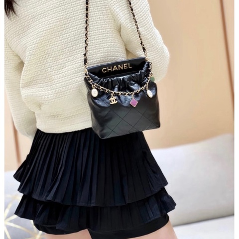 Chanel香奈兒 23p芯片黑色金扣羊皮彩寶福袋單肩斜挎包  尺寸：17*16cm