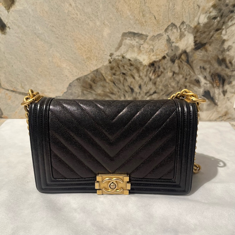 Chanel黑金荔枝牛皮Boy 25cm-0