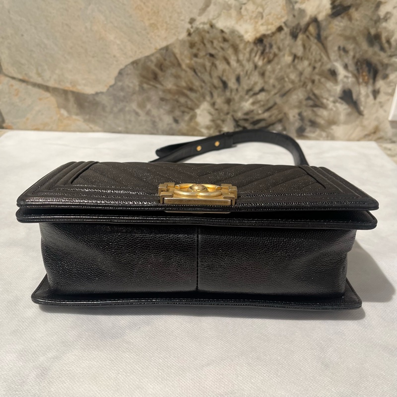 Chanel黑金荔枝牛皮Boy 25cm-4