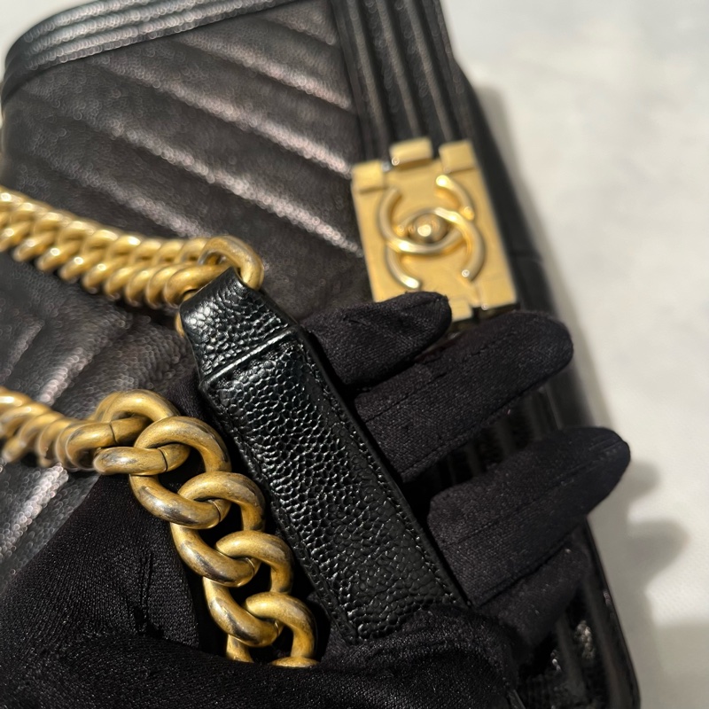 Chanel黑金荔枝牛皮Boy 25cm-8
