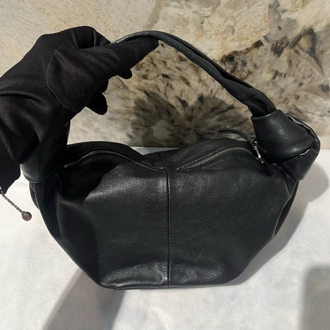 BV黑色小牛皮Jodie手提包