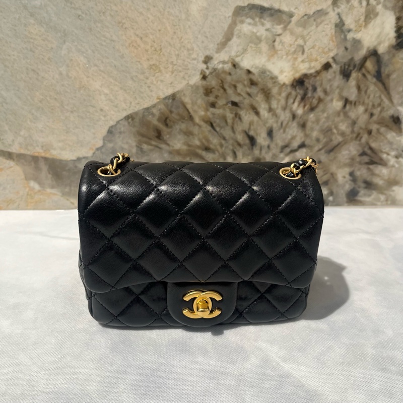 Chanel黑羊皮核桃金球方胖-0