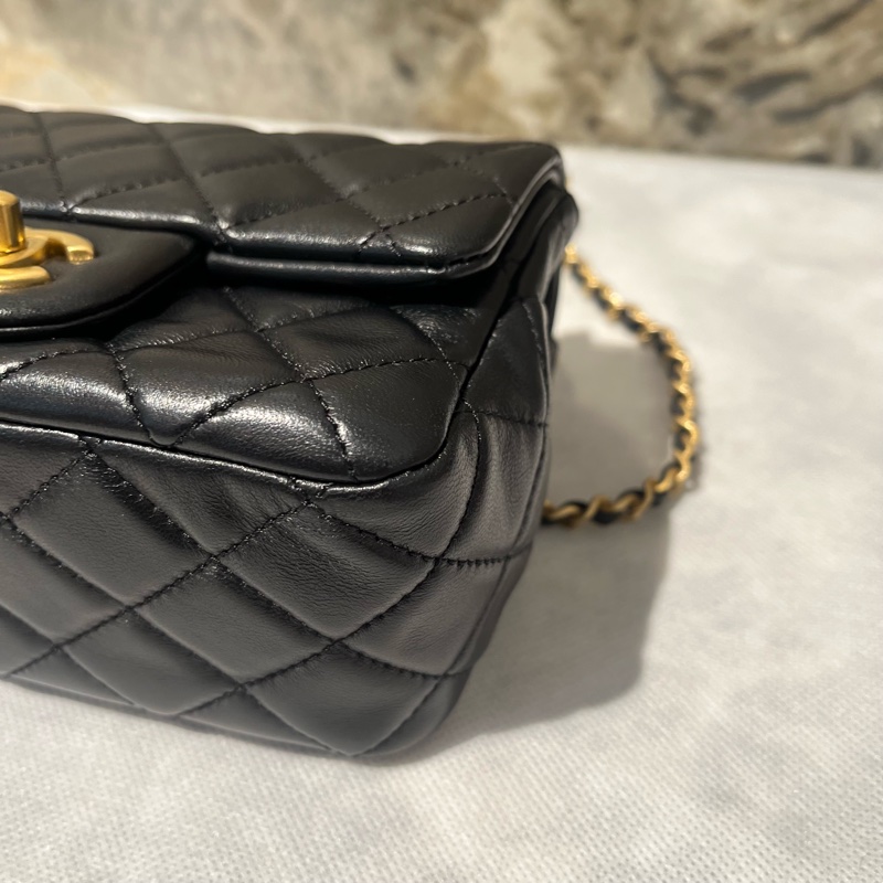 Chanel黑羊皮核桃金球方胖-6