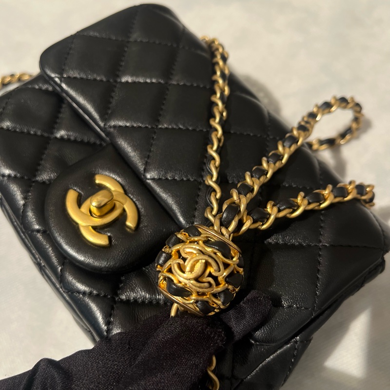 Chanel黑羊皮核桃金球方胖-8