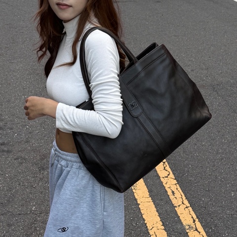 （極新🎁 超稀有） Chanel “So Black” 黑釦 肩背托特包【專櫃27.6萬】