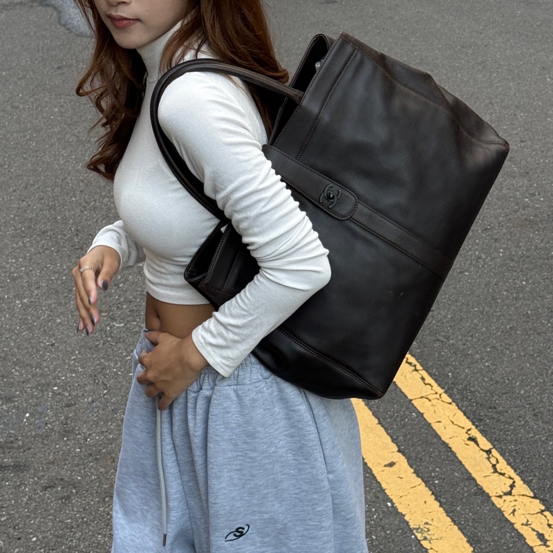 （極新🎁 超稀有） Chanel “So Black” 黑釦 肩背托特包【專櫃27.6萬】-5