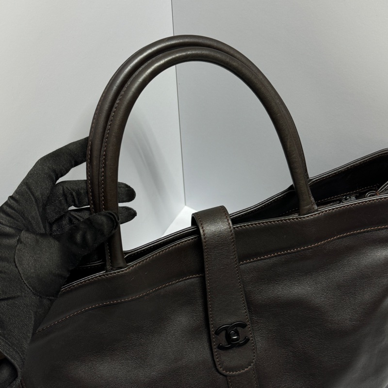 （極新🎁 超稀有） Chanel “So Black” 黑釦 肩背托特包【專櫃27.6萬】-13